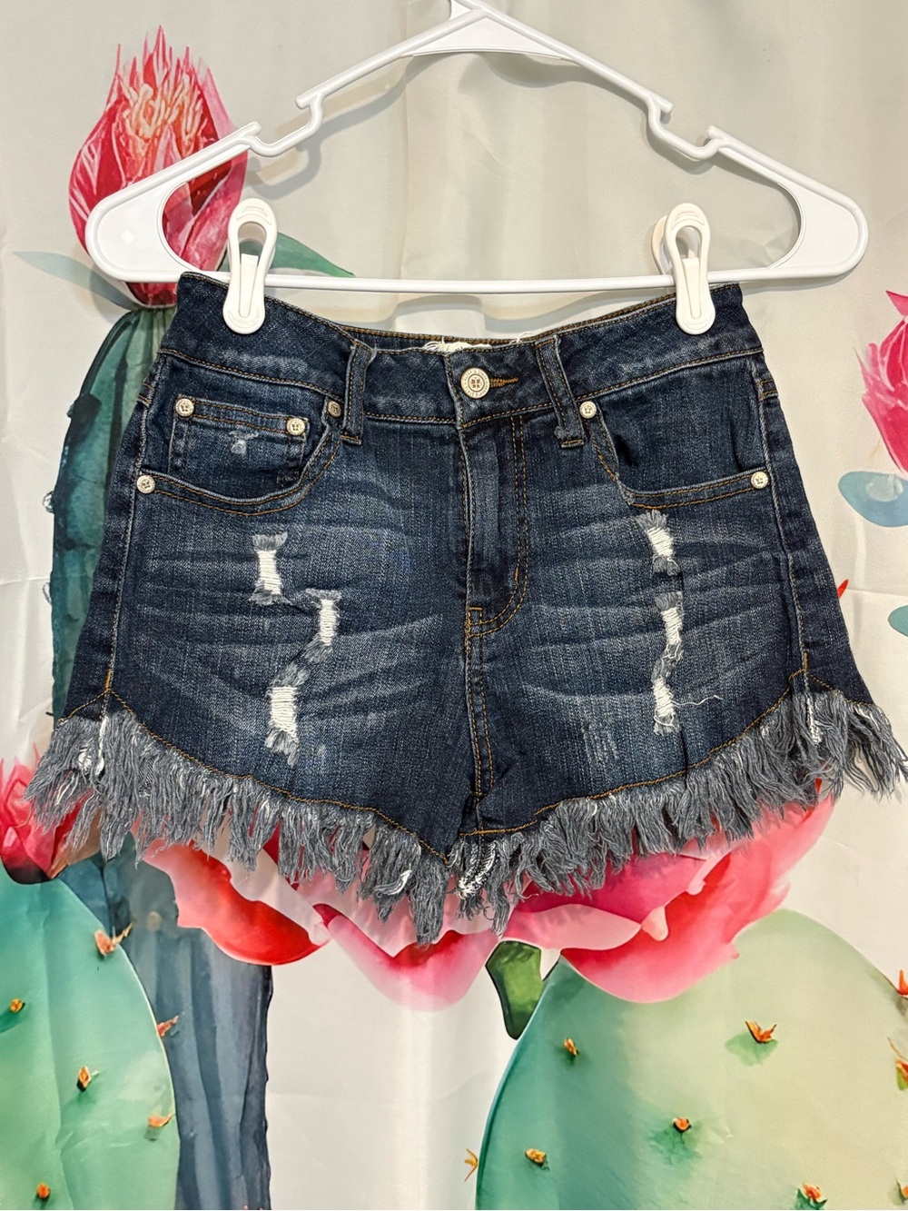 Altar’d State Womens Blue Dark Wash Denim Cut Off Shorts Size 26/3 Frayed Pocket
